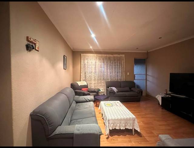 2 BEDROOM APARTMENT FOR SALE IN EDEN GLEN